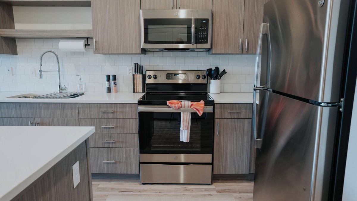 People's Freeway Apartment | 1-Bedroom Apartment Hotel Vibes, But Better! - Salt Lake Stay