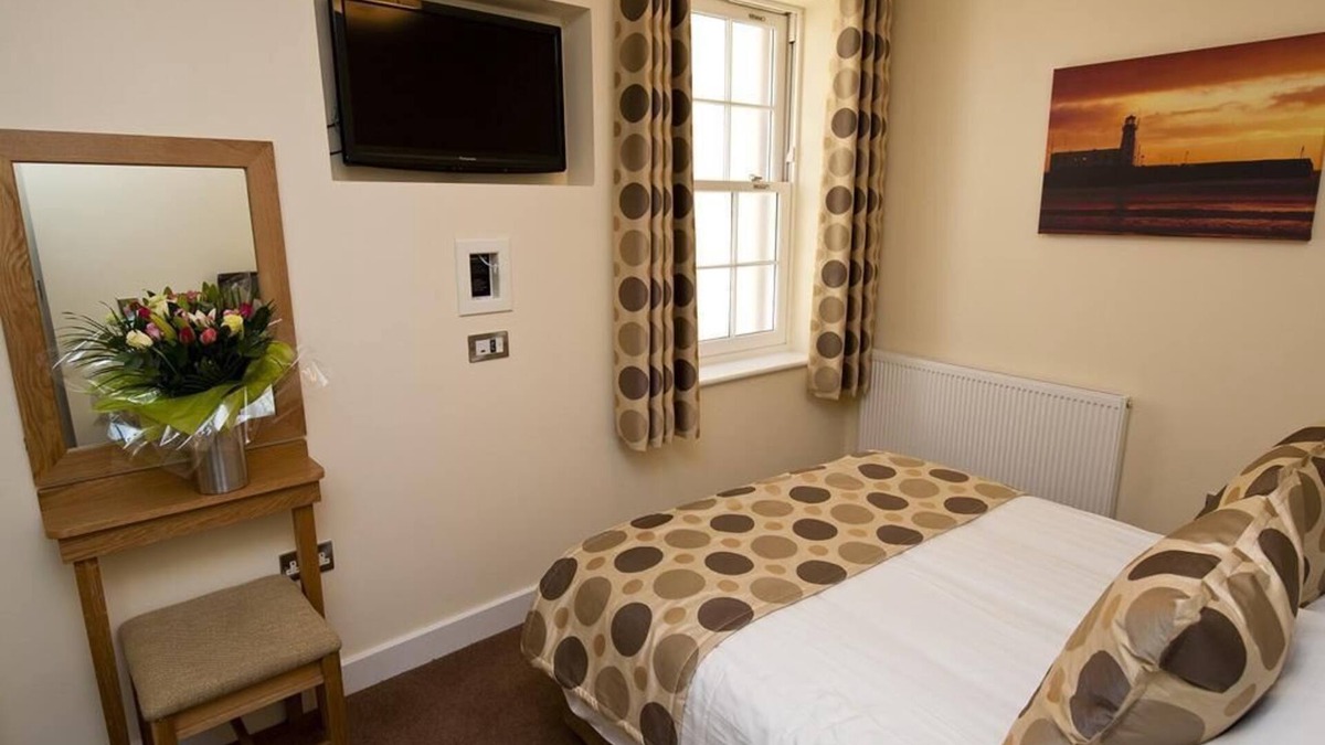 Scarborough Apartment | 1 Bedroom Apartment - 2nd Floor