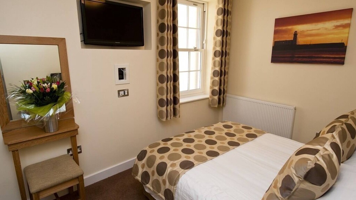Scarborough Apartment | 1 Bedroom Apartment - 1st Floor