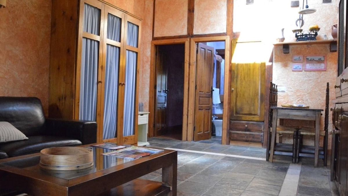 Olmedo Apartment | 1 bedroom apartment - 4 people: With charm and beautiful views of the garden