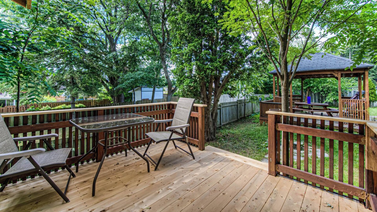 Waterloo Apartment | 1 Bedroom Apartment in North Waterloo w Private Patio - Close to UW, Tech Park