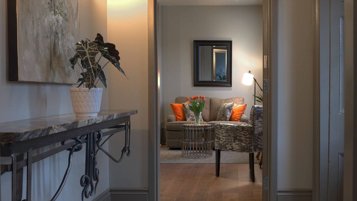 Goderich Apartment | 1 Bedroom Apartment in Beautifully Renovated Heritage Home