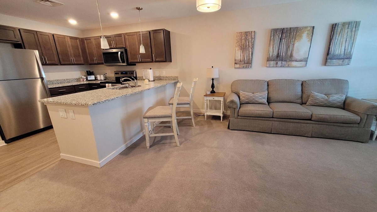 Fenton Apartment | 1-Bedroom apartment in Fenton, MI with Wi-Fi, Fitness Center, & in-unit Laundry!