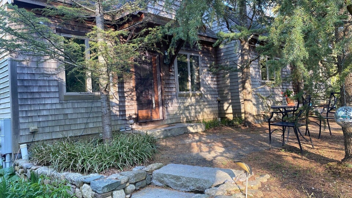 Falmouth Apartment | 1-bedroom apartment in Falmouth, on bike path, close to beach and town