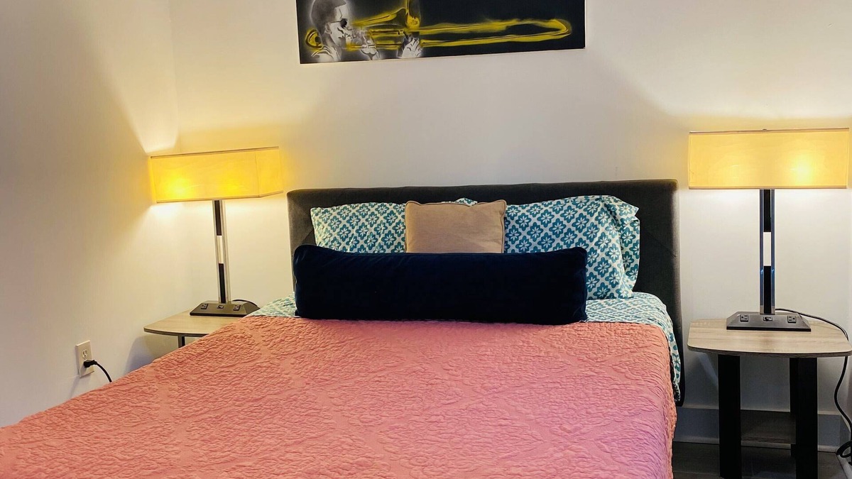 Faubourg Delachaise Apartment | 1 Bedroom Apartment with Courtyard Upper garden Magazine Art District