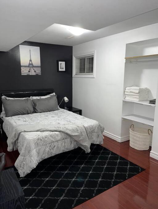 Ajax Apartment | 1 bedroom apartment w/Wifi and private entrance