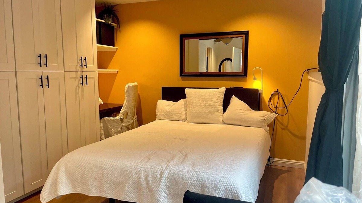 Bay Ho Apartment | 1-bedroom apartmt with full kitchen, bath, private entrance, fenced-in backyard.