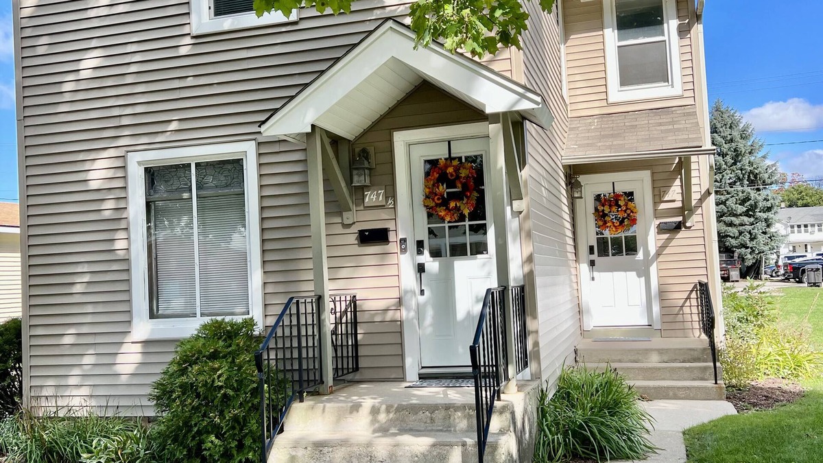 Lake Geneva Apartment | 1 bedroom apt walking distance to downtown Lake Geneva
