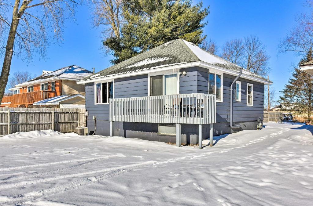 Lindstrom House | 1-Bedroom Beach House on Snowmobile Trail!