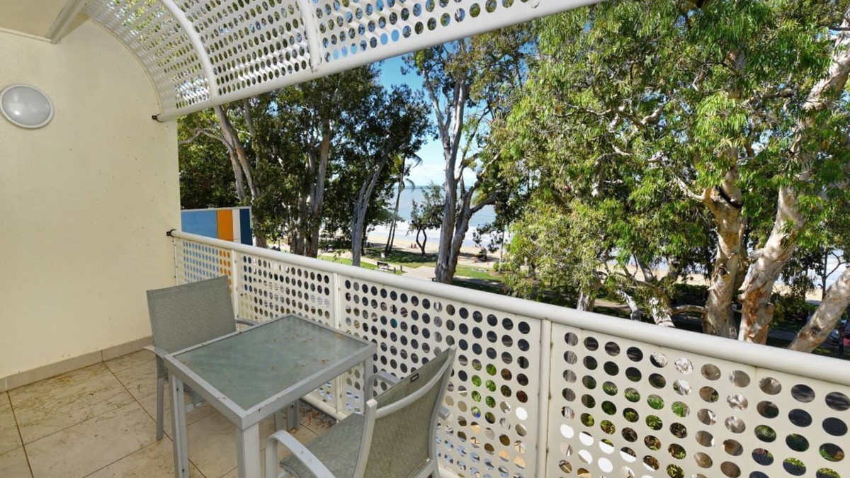Palm Cove Apartment | 1 Bedroom Beachfront Apartment perfectly situated in the heart of Palm Cove