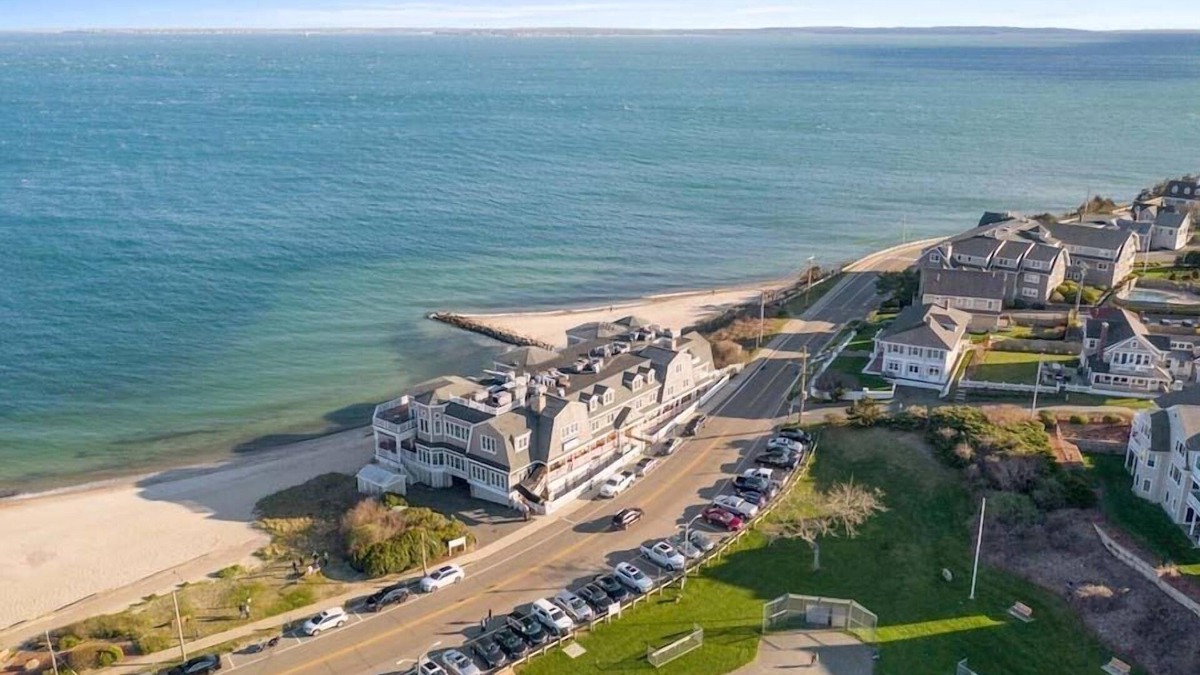 Falmouth Heights Condo | 1 Bedroom Beachfront Falmouth Condo RPAM052