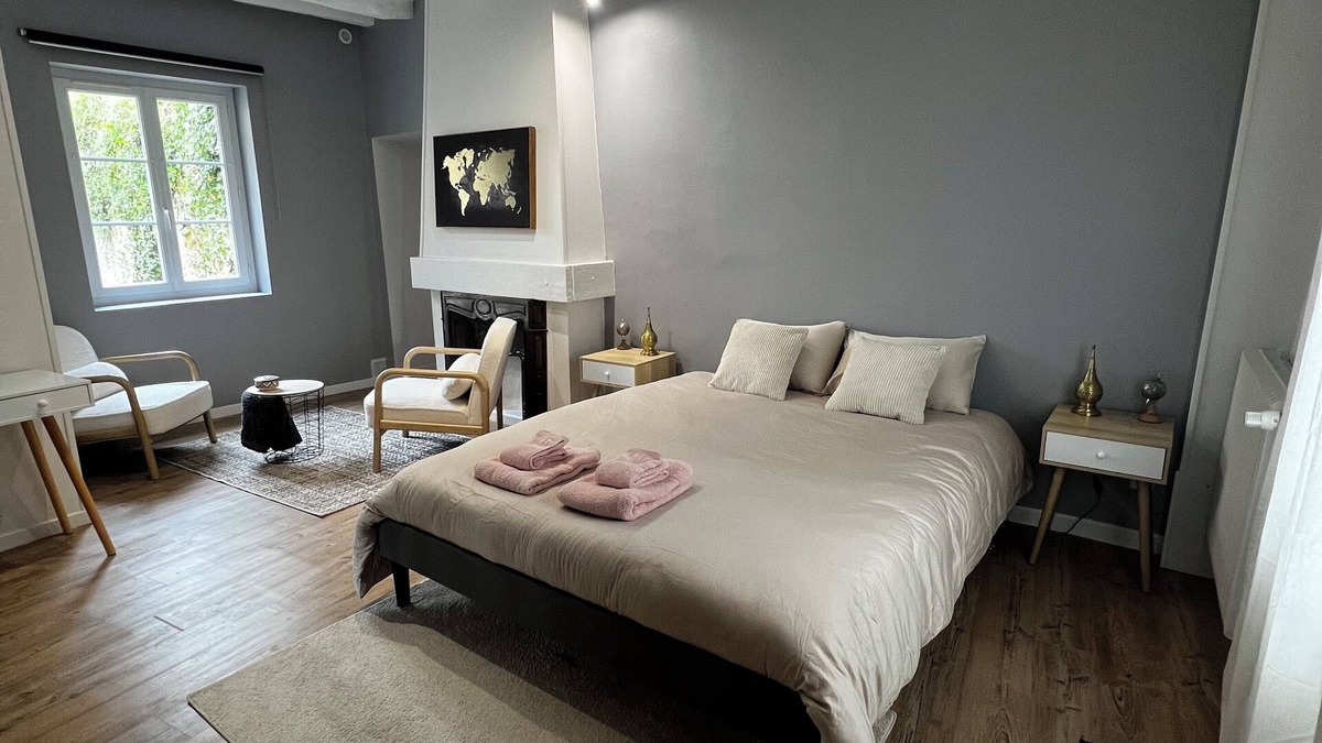 Saumur Apartment | 1 bedroom bed & breakfast in saumur