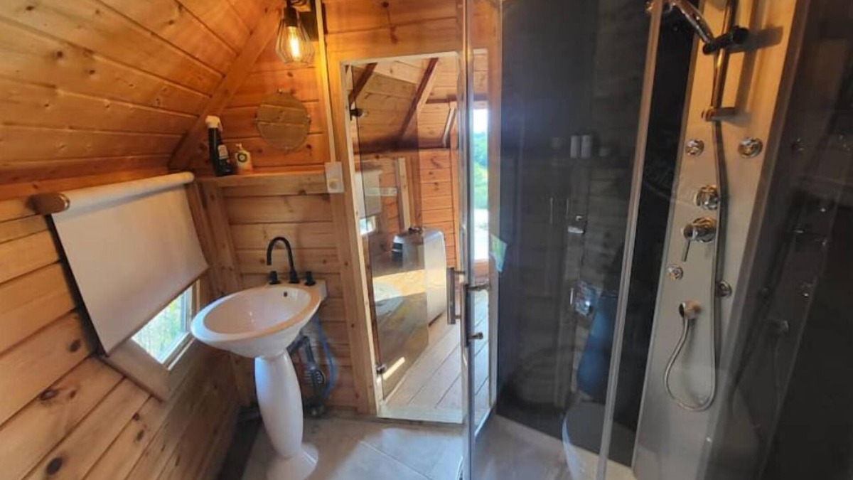 Engayrac Cabin | 1 Bedroom Cabin in Engayrac