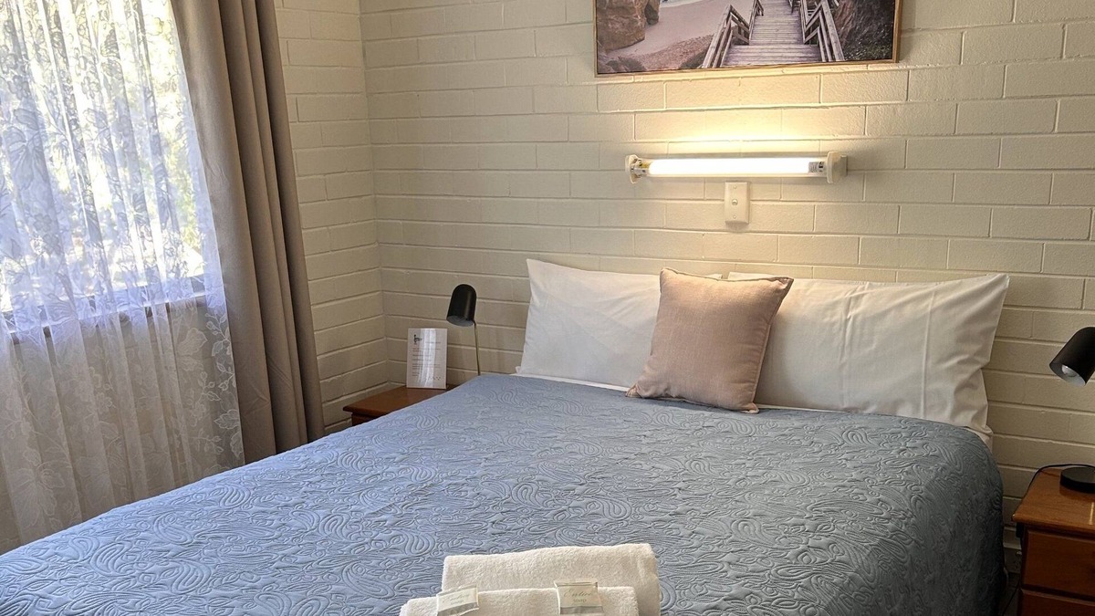 Emu Point Ski Chalet | 1 Bedroom Chalet Emu Beach