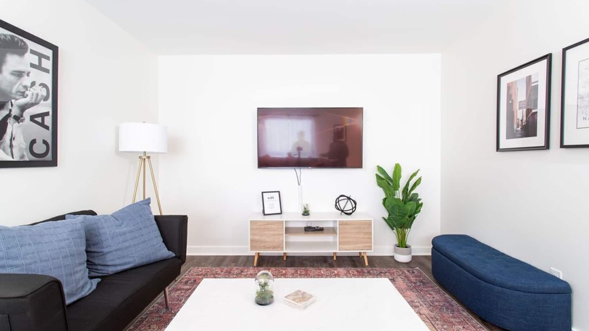 North Capitol Condo | 1-bedroom condo just a mile from Broadway with outdoor pool