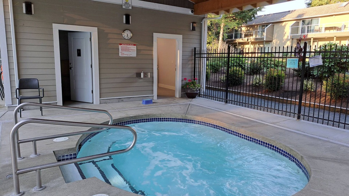 Regional District of Nanaimo Resort | 1 Bedroom Condo Near Rathtrevor Beach