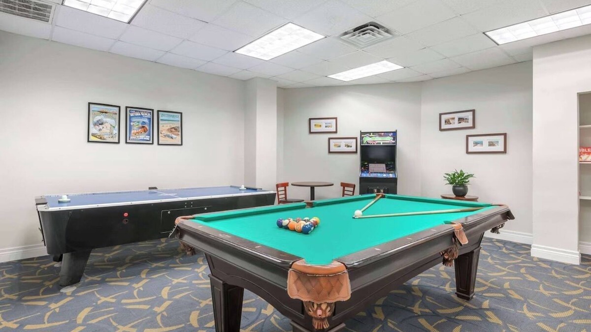 Brush - Stewarts Condo | 1 Bedroom Condo W/Balcony @ Beachfront Resort