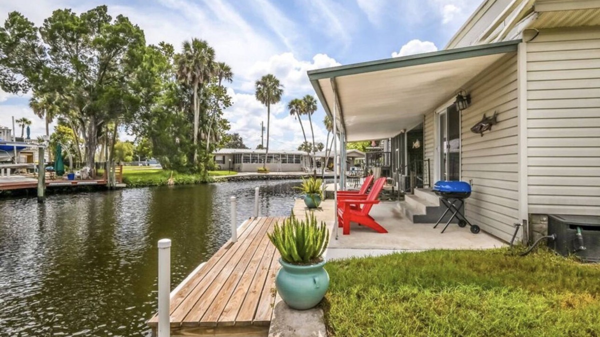 Homosassa Cottage | 1-bedroom cottage and private boat dock on deepwater canal close to the springs