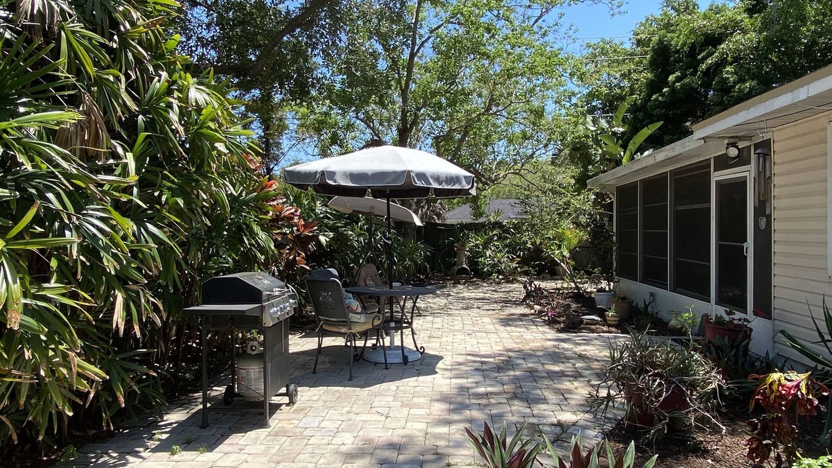 Arlington Park Cottage | 1-bedroom cottage just 10 minutes from Siesta Key Beach