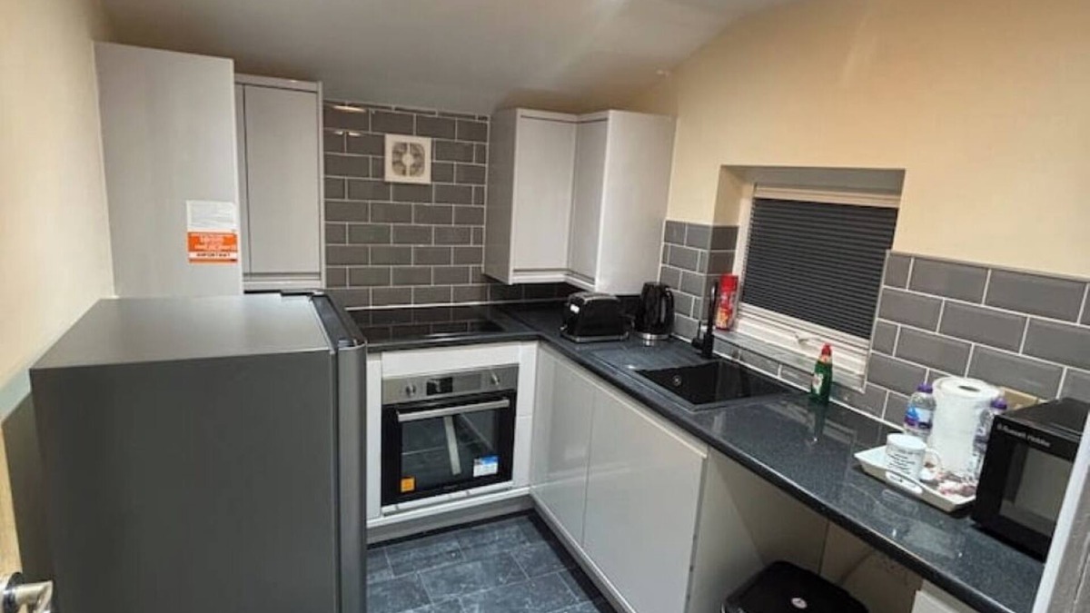 Northenden Apartment | 1 Bedroom flat in Northenden Nr Airport & Didsbury