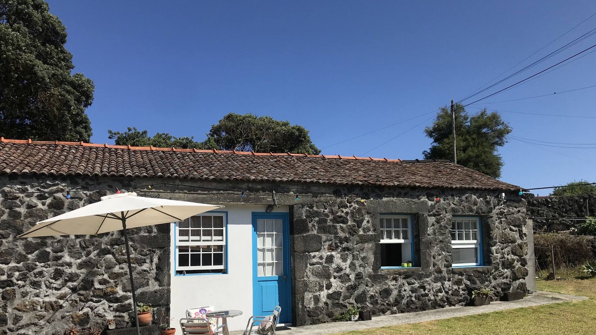 Madalena Apartment | 1 Bedroom Flat in spacious garden