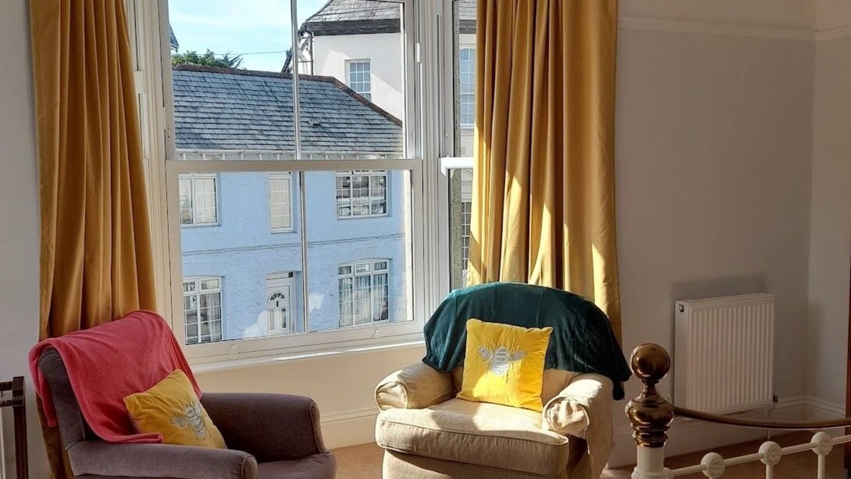 Okehampton Apartment | 1 bedroom flat with kitchen and bathroom, private entrance & off street parking