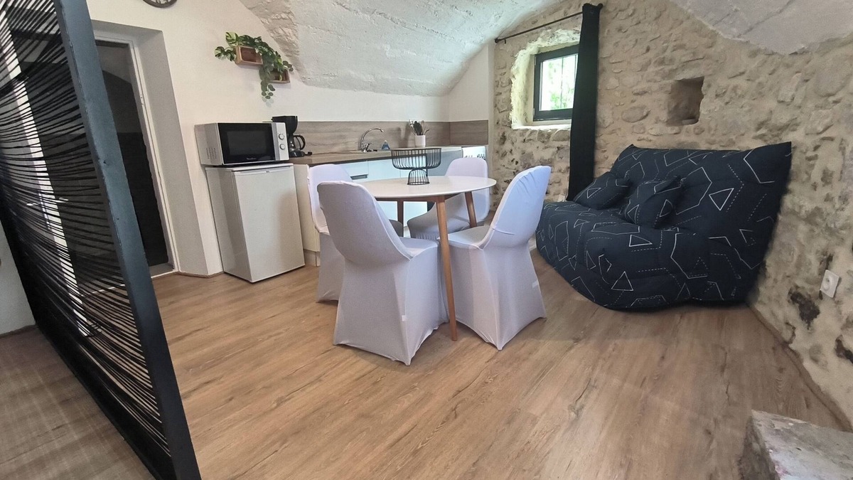 Rochefort-en-Valdaine Apartment | 1 Bedroom Apartment in Rochefort-en-Valdaine