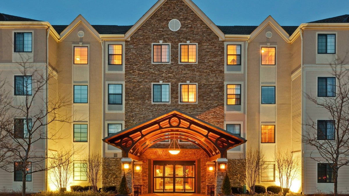 Glenview Condo | 1 Bedroom | Free Breakfast Buffet, Indoor Pool