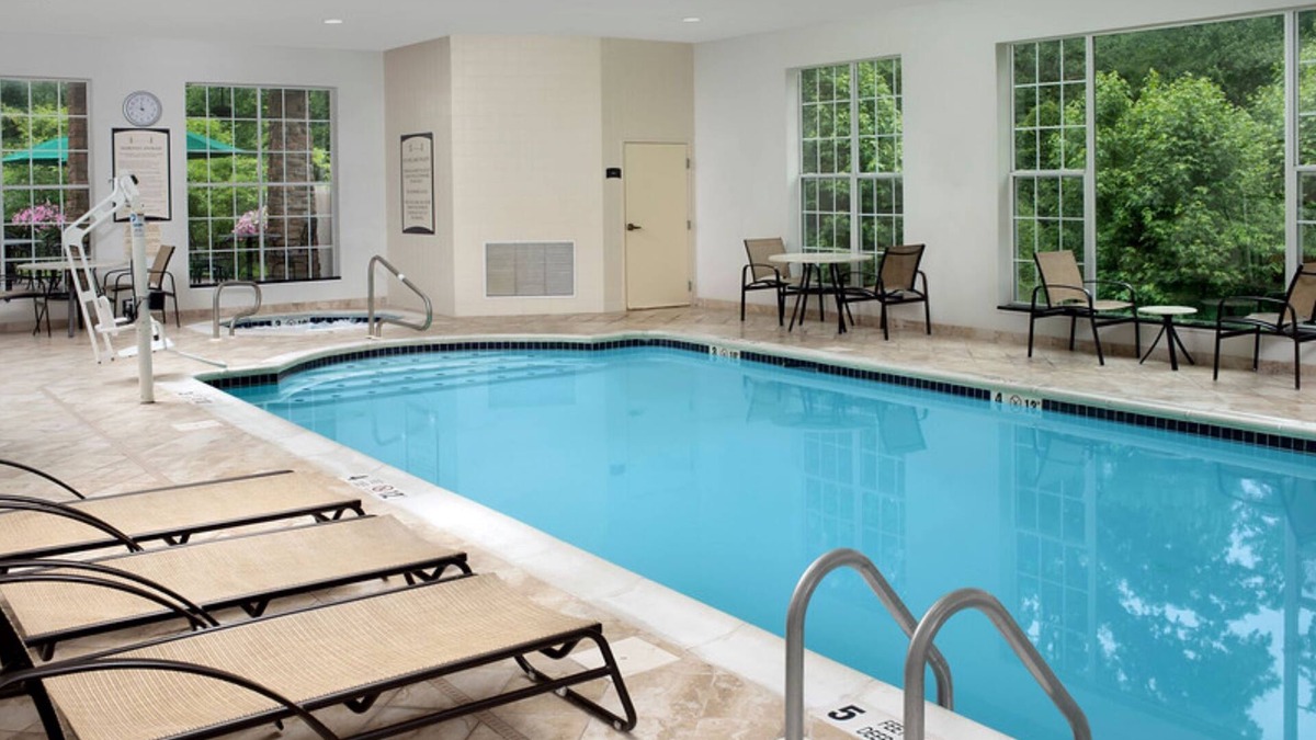 North Brunswick Apartment | 1 Bedroom | Free Breakfast. Pool & Hot Tub