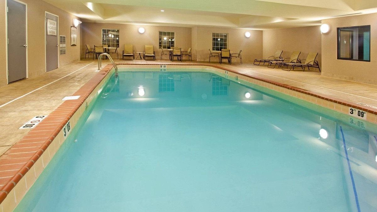 Elkhart Condo | 1 Bedroom | Free Wi-Fi + Breakfast, Indoor Pool