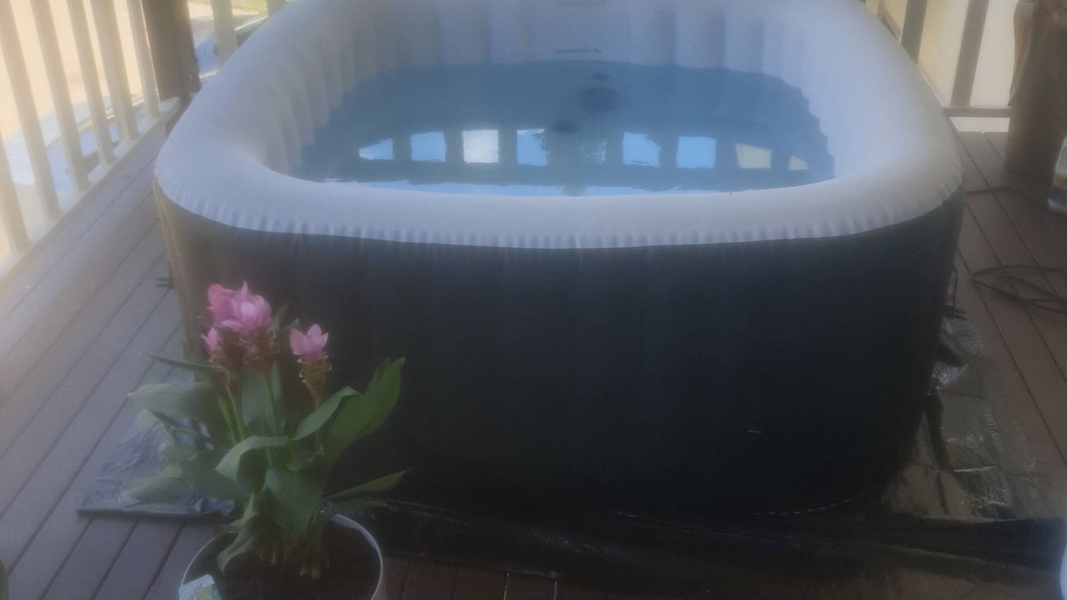 West Gladstone House | 1 Bedroom Granny flat, quiet location close to everything