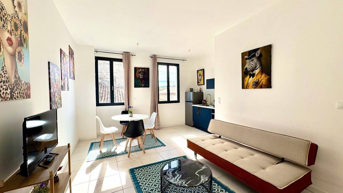 Cadereau Apartment | 1 bedroom - Heart of Nîmes - 4 guest/Queen bed