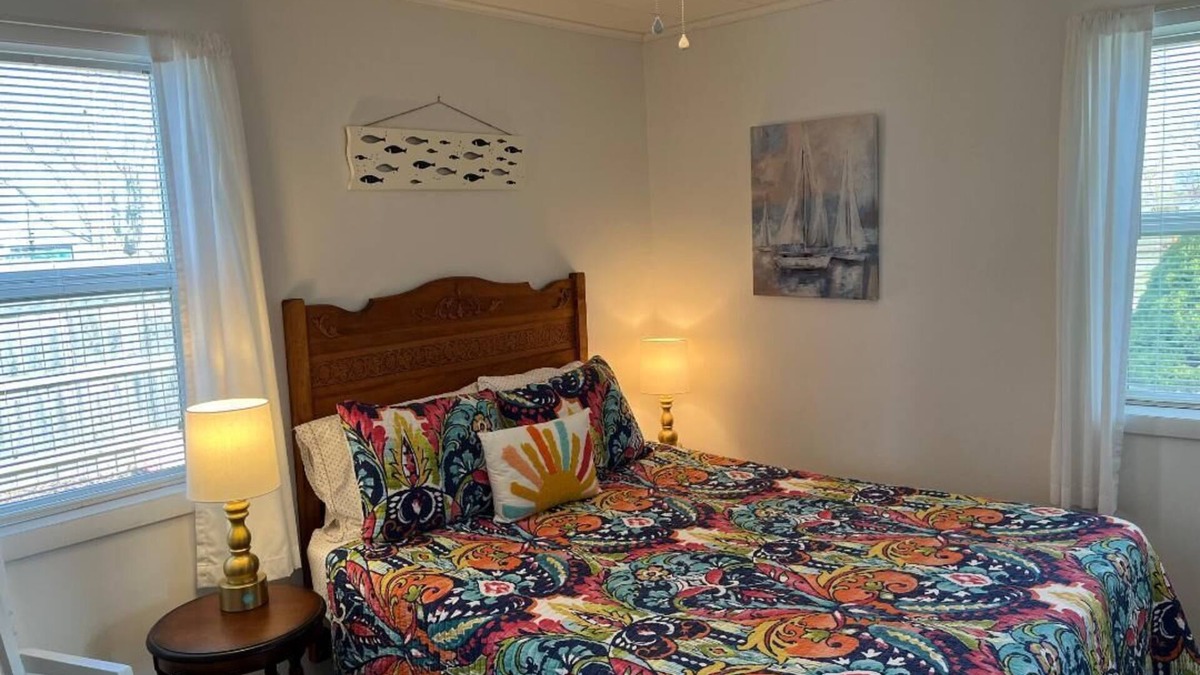 Fancher Cottage | 1 Bedroom house and yard w/partial lakeview between Niagara Falls and Rochester