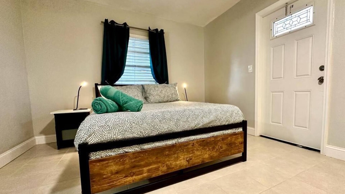 Edgewood Apartment | 1-bedroom in Fort Lauderdale w/FREE Parking,Kitchen,Patio-8mins from FLL Airport