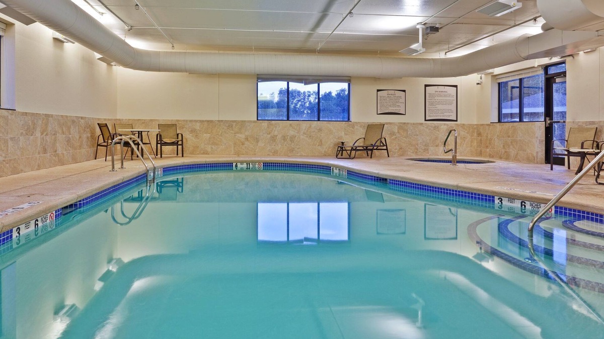 West Seneca Condo | 1 Bedroom | Indoor Pool + Shared Hot Tub