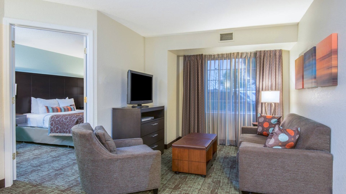 East Texas Condo | 1 Bedroom | Indoor Pool. Free Breakfast.