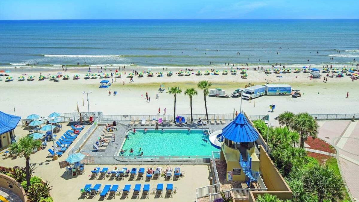 Daytona Beach Hotel | 1 BEDROOM KING OR QUEEN SUITE WITH BALCONY