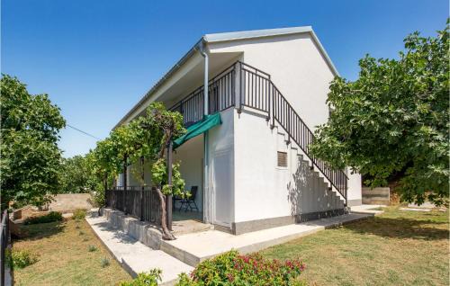 Vlasici Apartment | 1 Bedroom Lovely Apartment In Vlasici