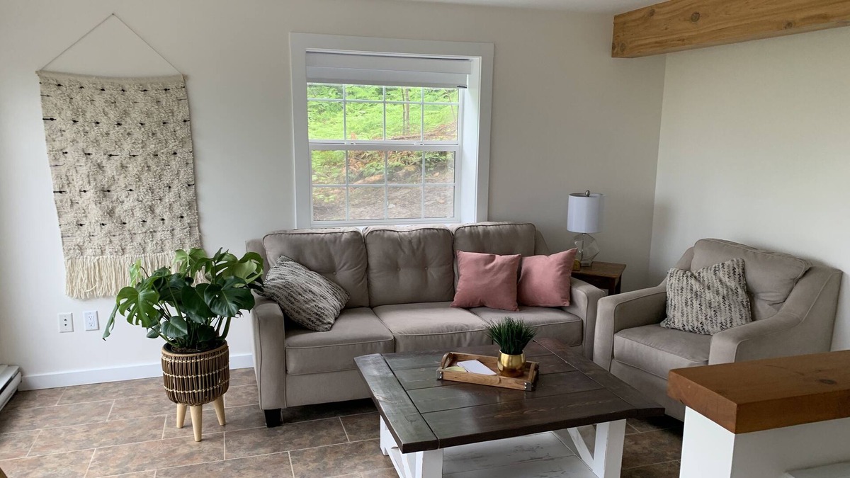 Eagle Bay Apartment | 1 bedroom mountain view suite