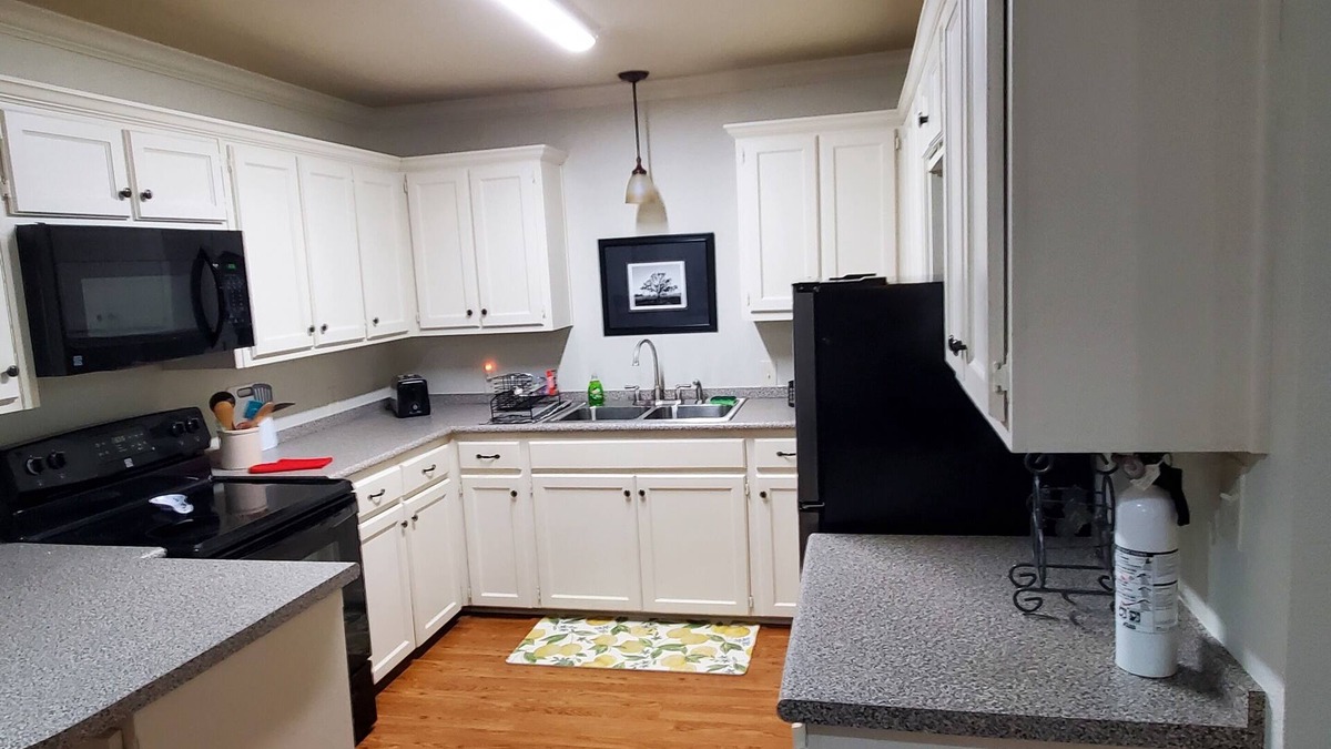 Gainesville House | 1 bedroom near Gainesville city center and Winstar casino.