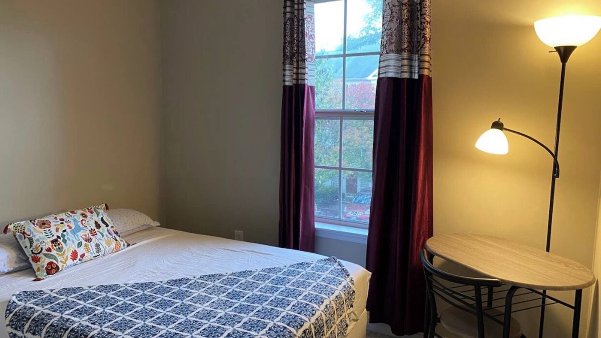 Leesburg House | 1 bedroom+private bath+free parking+wifi