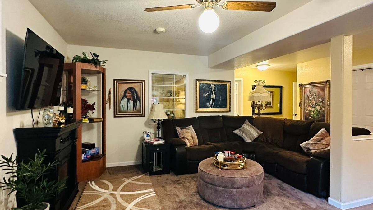 Graham House | 1 Bedroom Privately exclusive 1500 ft.² Hot-tub Sauna gym - Make Memories