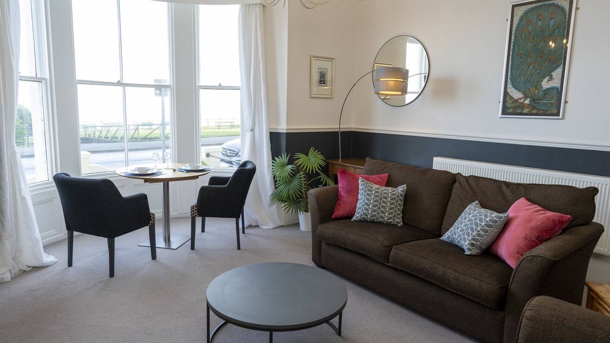 Scarborough Apartment | 1 Bedroom Sea View Apartment