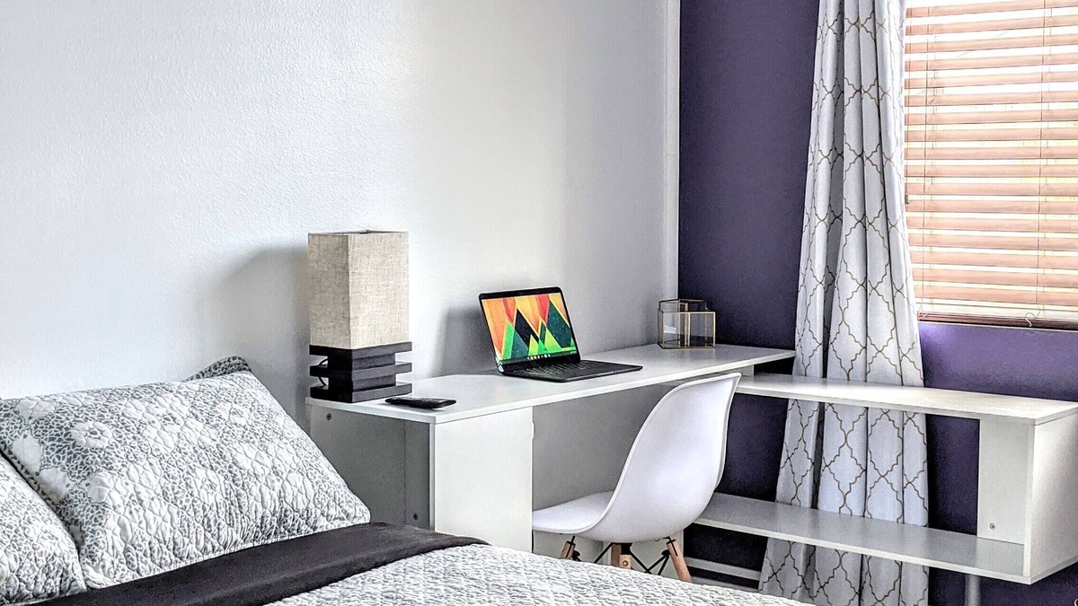 Palmdale House | 1 Bedroom + Shared Bathroom