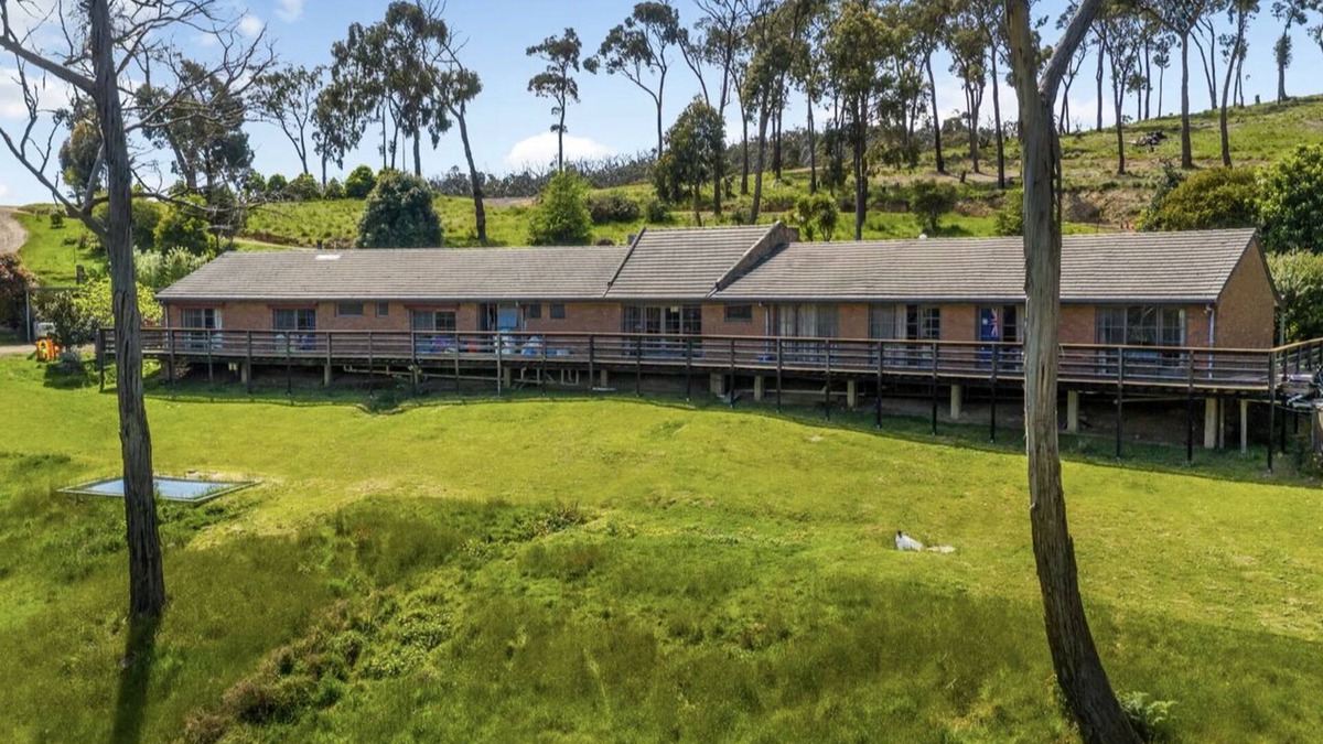 Heathcote Junction Apartment | 1 bedroom studio very quiet with farm view in Heathcote junction.