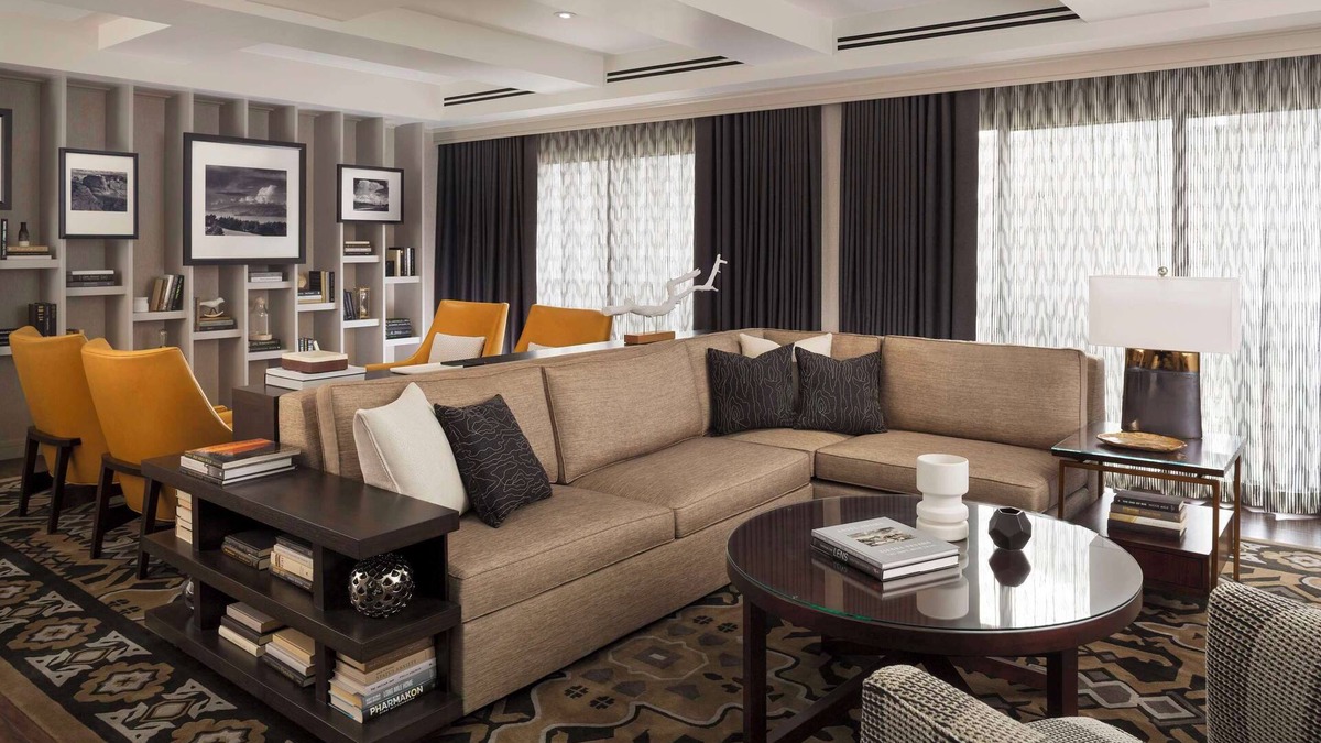 Financial District Hotel | 1-Bedroom Suite at a 4⭐️ Hotel