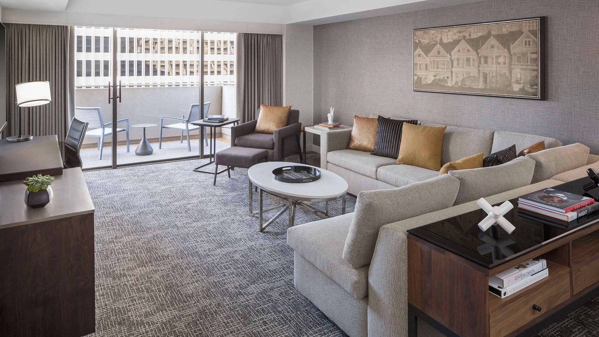Financial District Hotel | 1-Bedroom Suite at a 4⭐️ Hotel