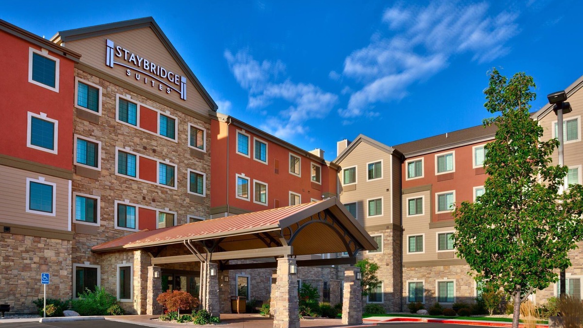 Midvale Condo | 1 Bedroom Suite | Access to a Heated Pool & Hot Tub + Free Breakfast Buffet