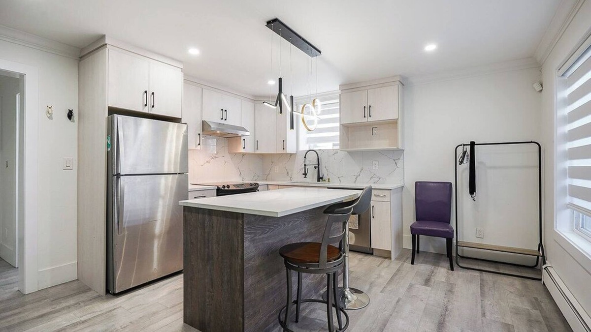 Surrey Newton Apartment | 1 bedroom suite walking distance to all amenities