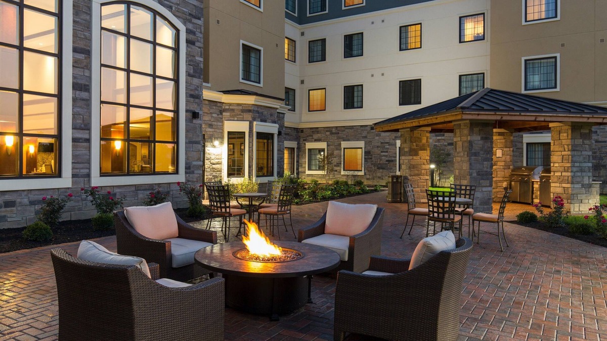 Folsom Condo | 1 Bedroom Suite | WFH-friendly + Pool + BBQ Grills